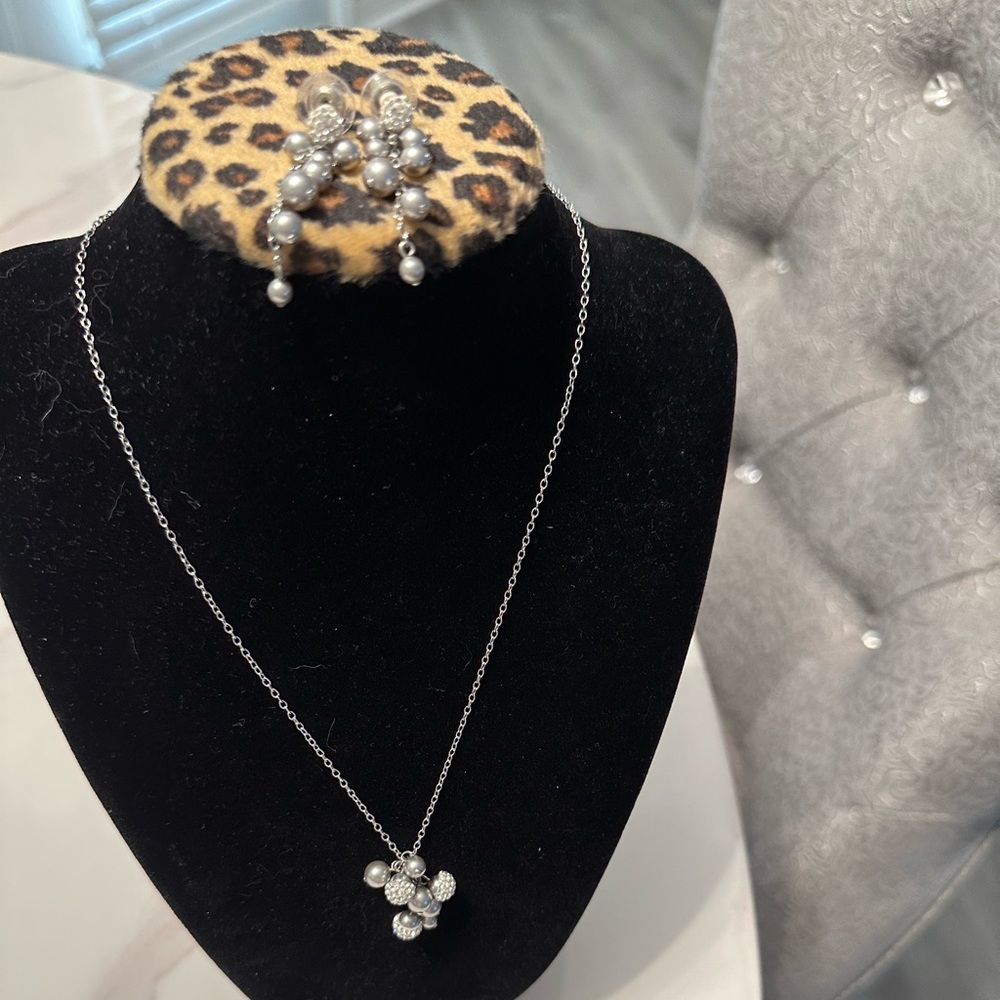 Swarovski Crystal & pearl cascade earrings & pendant set